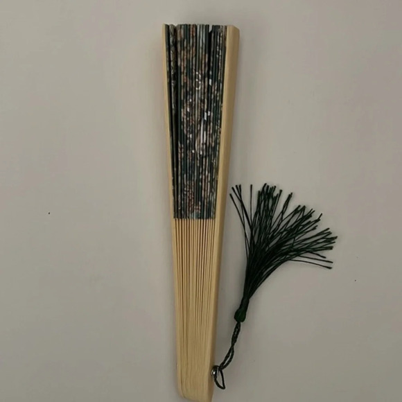 Guess Georgina Marciano folding fan - Picture 4 of 5